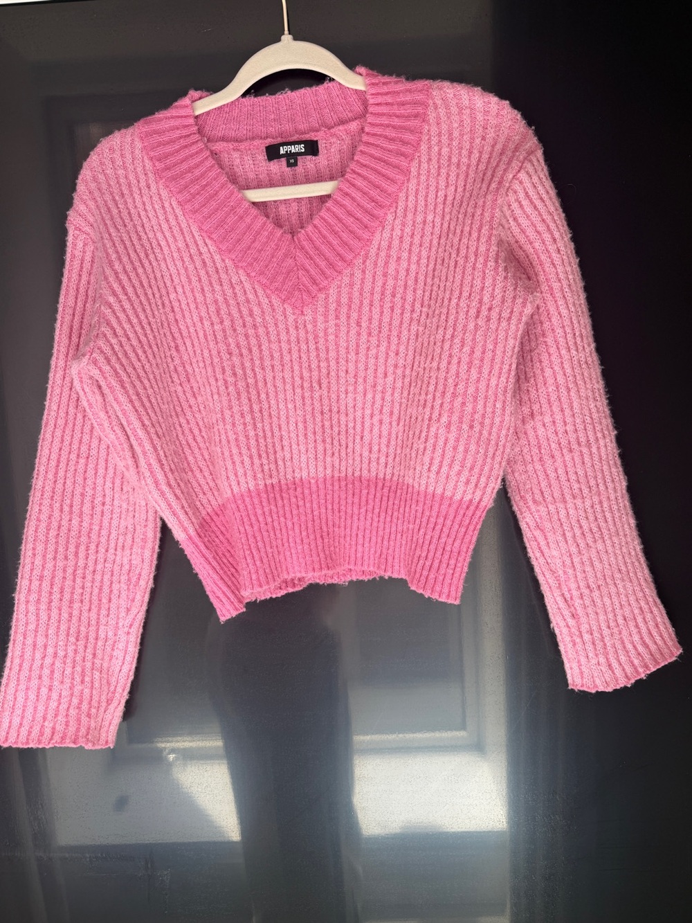 Apparis Two-Tone Pink V-Neck Ribbed Sweater - Picture 4 of 5